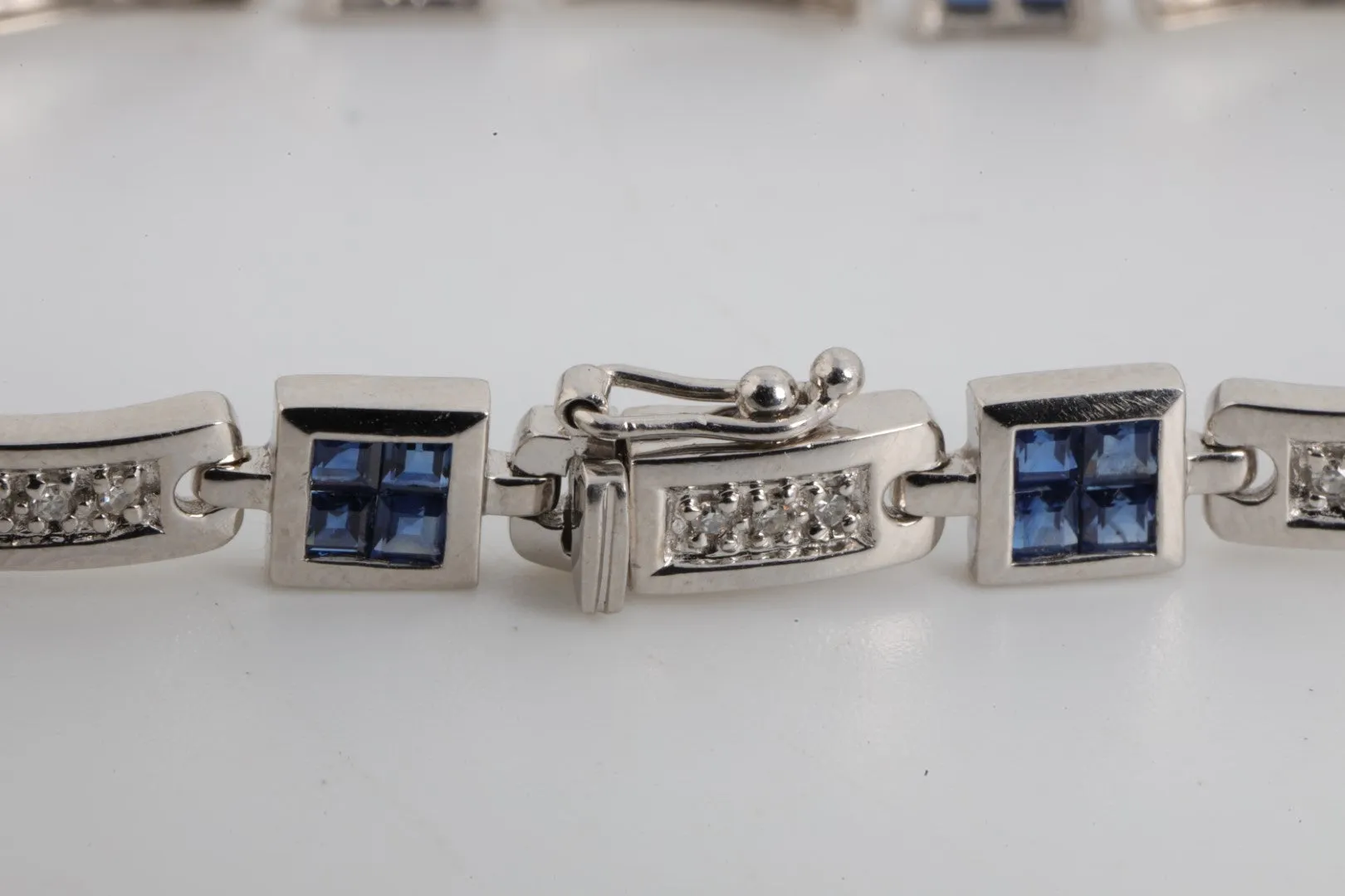 7" 14k White Gold 0.15tcw Diamonds and 2.64tcw Sapphire Bracelet (11.92g.)