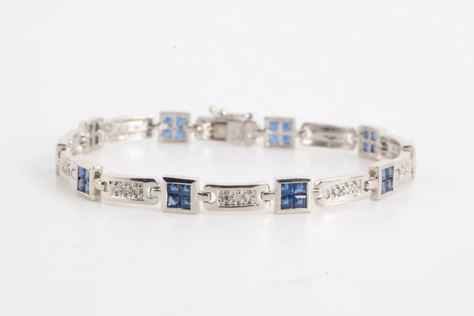 7" 14k White Gold 0.15tcw Diamonds and 2.64tcw Sapphire Bracelet (11.92g.)