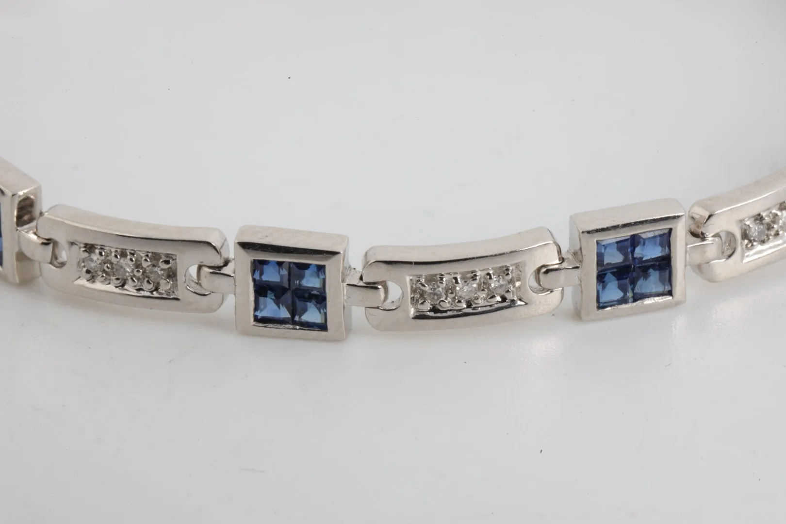 7" 14k White Gold 0.15tcw Diamonds and 2.64tcw Sapphire Bracelet (11.92g.)