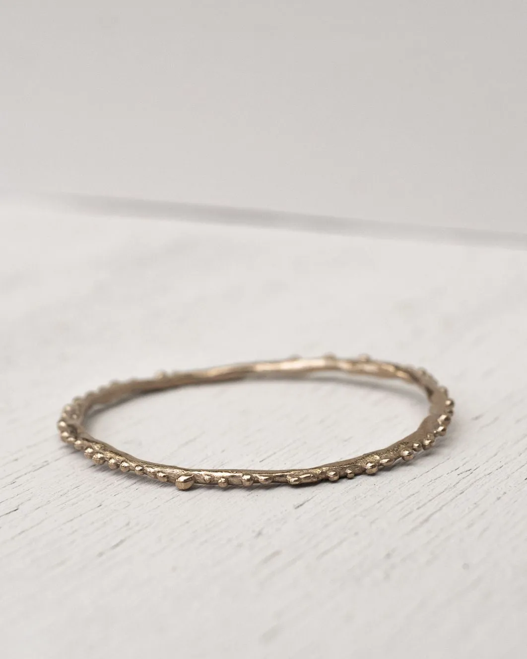 Pesci Che Volano Granello Bronze Bangle