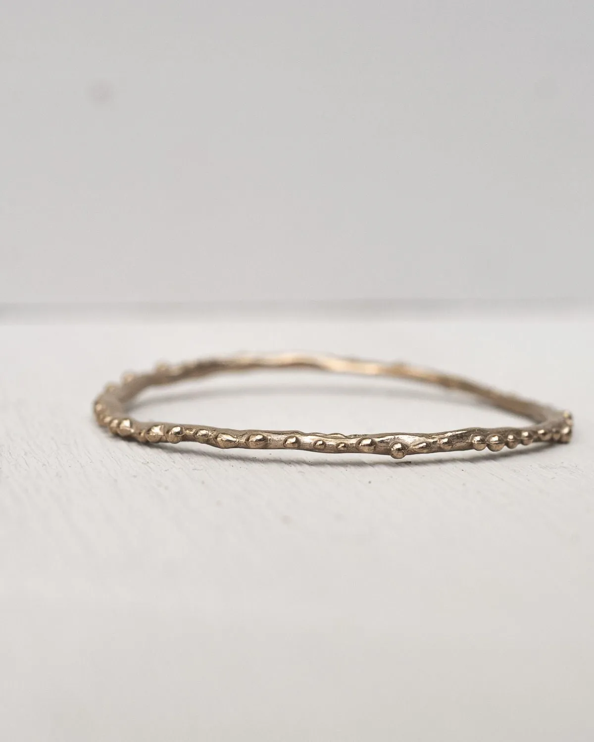 Pesci Che Volano Granello Bronze Bangle