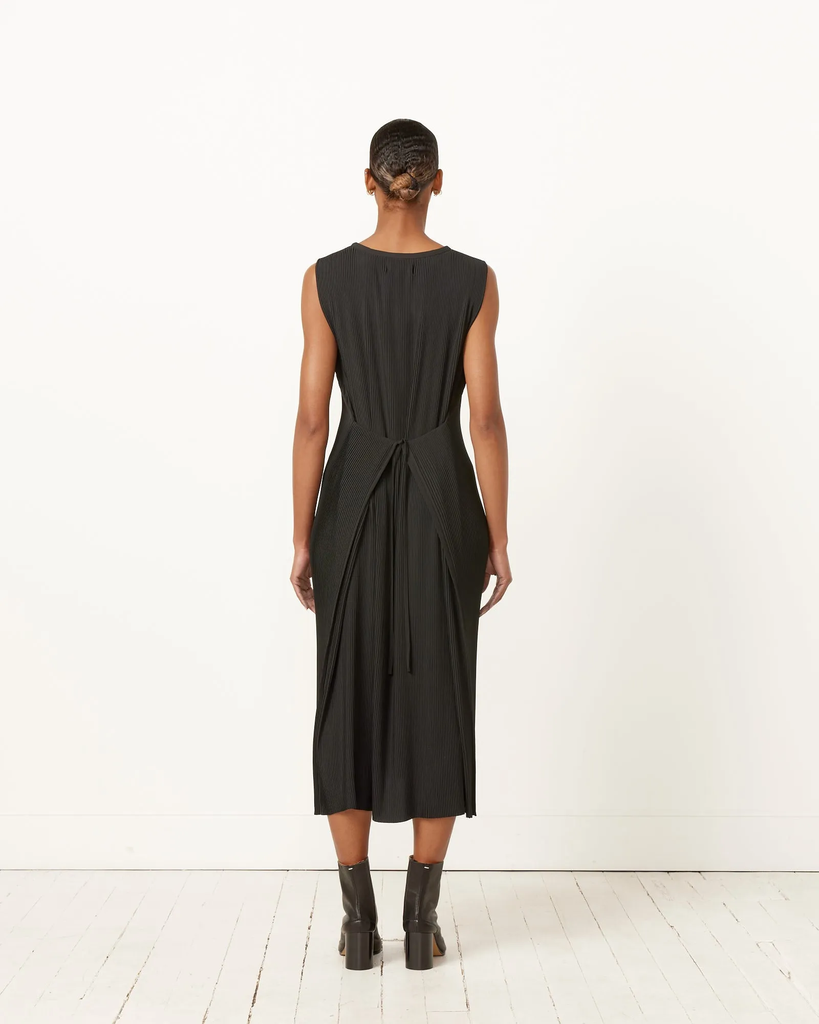 Pull Plisse Dress in Black