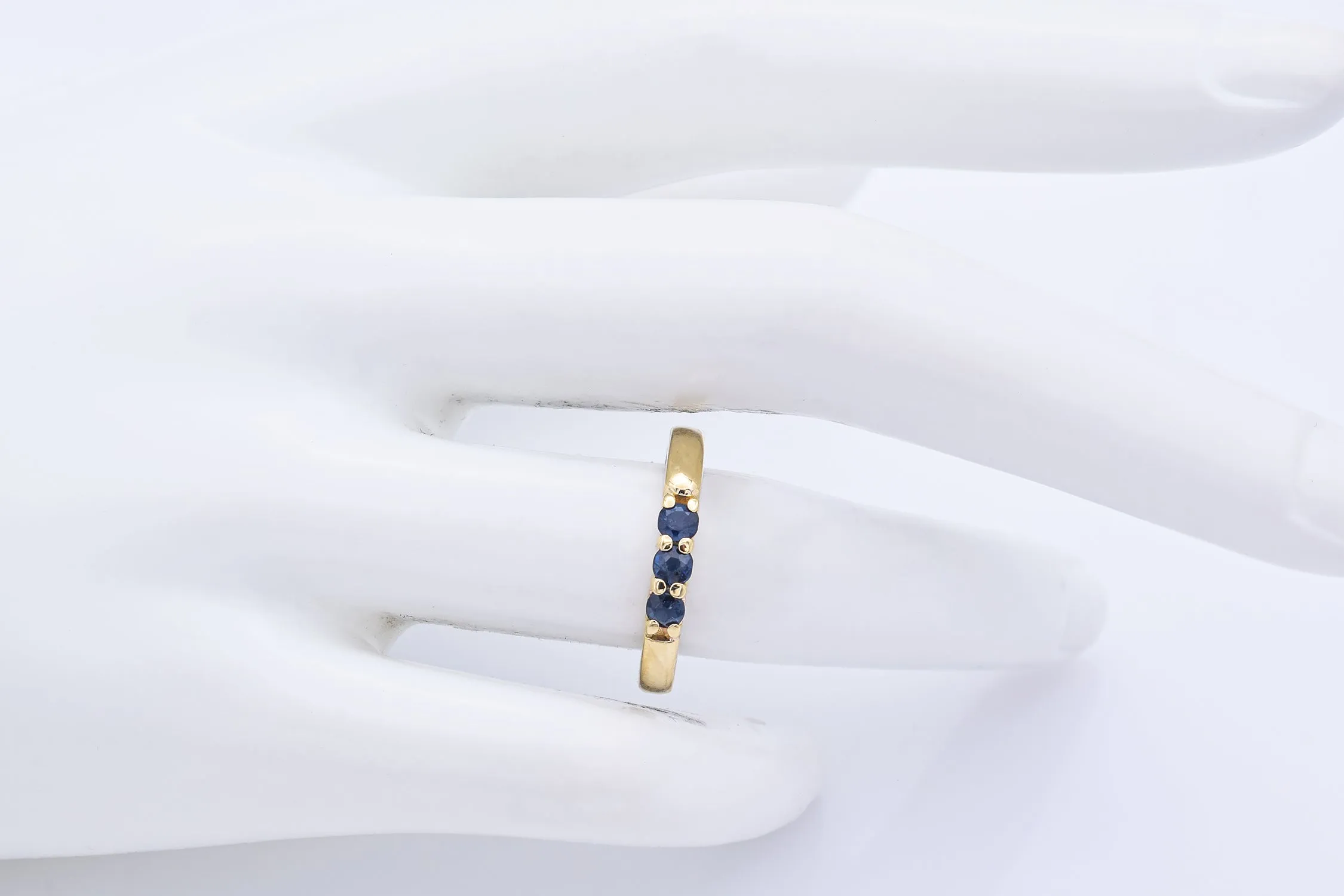 Tiffany & Co. Vintage 18K Yellow Gold Sapphire Three-Stone Band Ring Size 6