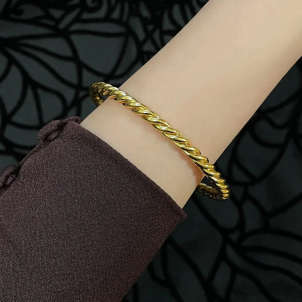 【USA輸入】ヴィンテージ ゴールドトーン ツイスト バングル/Vintage Gold Twisted Bangle